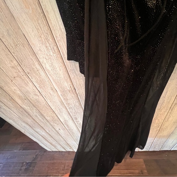 Black Glittering Long Gown - Picture 9 of 10